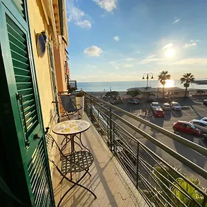 Apartment L'eternita' E' Il Mare Mischiato Col Sole Rimbaud, Ventimiglia